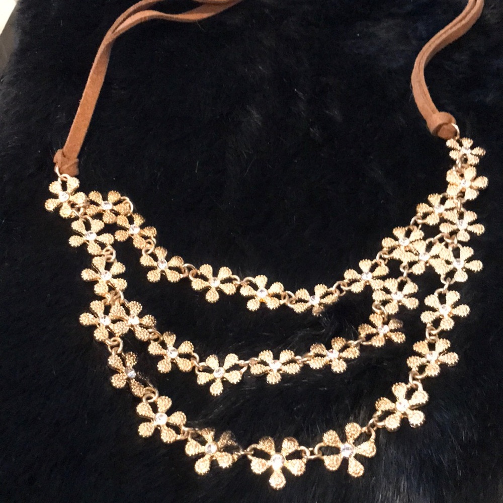 Gold toned 3 tiered flower necklace w leather